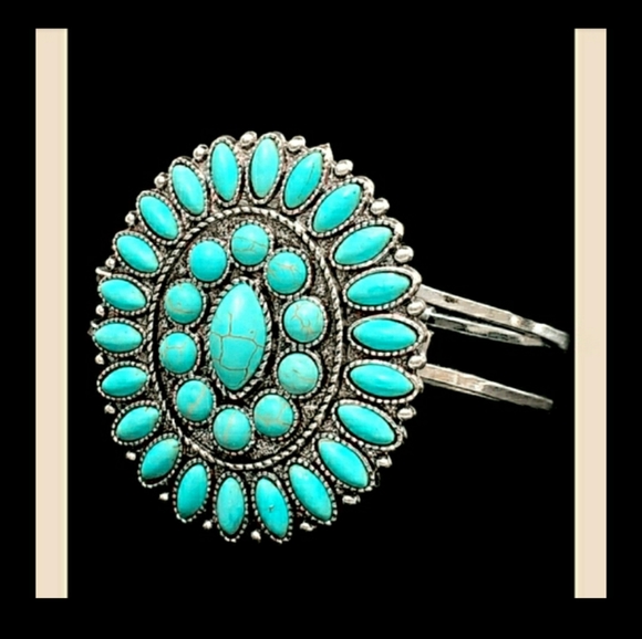💙HP💙SILVER AND TURQUOISE CONCHO HINGED BRACELET - Picture 5 of 5